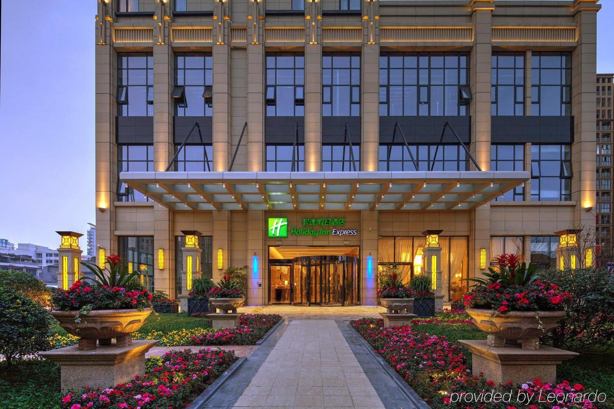 Holiday Inn Express Chengdu Huanhuaxi By Ihg-Near Jinsha Site Musem,Near Wuhou Temple Museum,Welcome Drinks,Free Gym,Free Self-Service Laundry Exterior photo